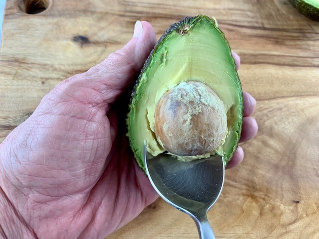 10 người ăn bơ thì 9 người vứt bỏ thứ này mà không hay là ...